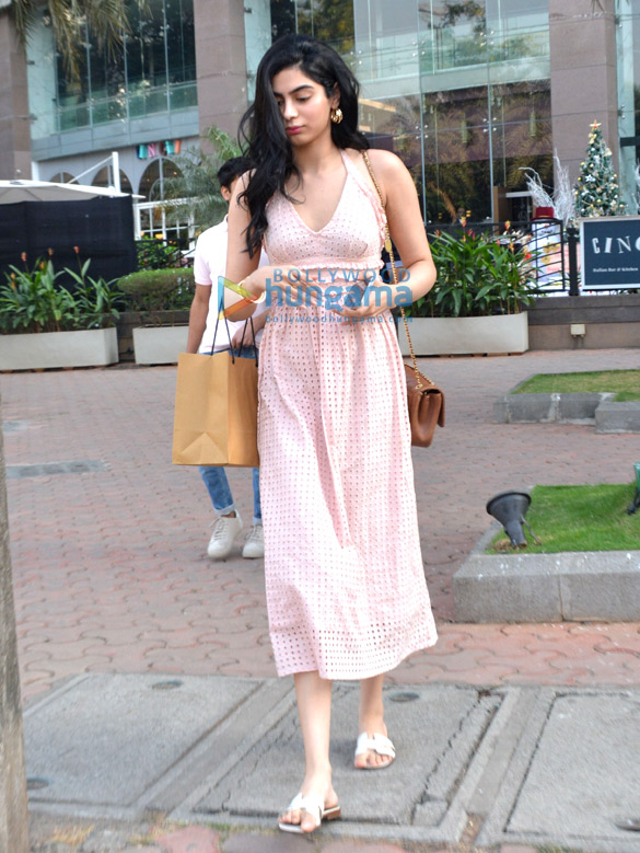 khushi kapoor spotted at yauatcha in bkc 3