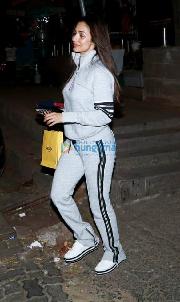 malaika arora snapped at a salon 5 3