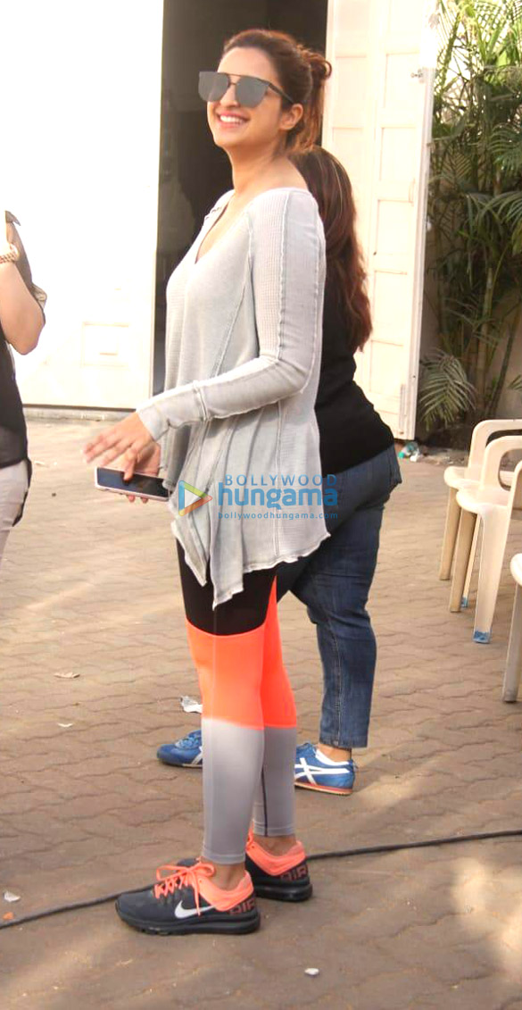 Parineeti Chopra snapped at the Mehboob Studios Parineeti Chopra snapped at the Mehboob Studios