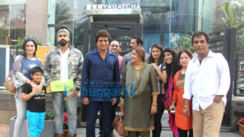 Raj Babbar snapped with family at Yauatcha in BKC