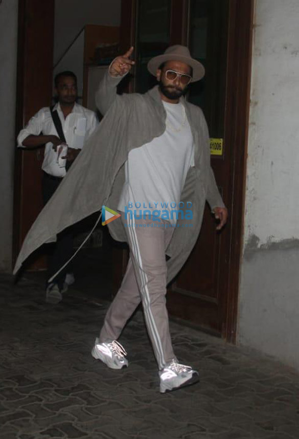 ranveer singh and zoya akhtar spotted at a dubbing studio in bandra 6