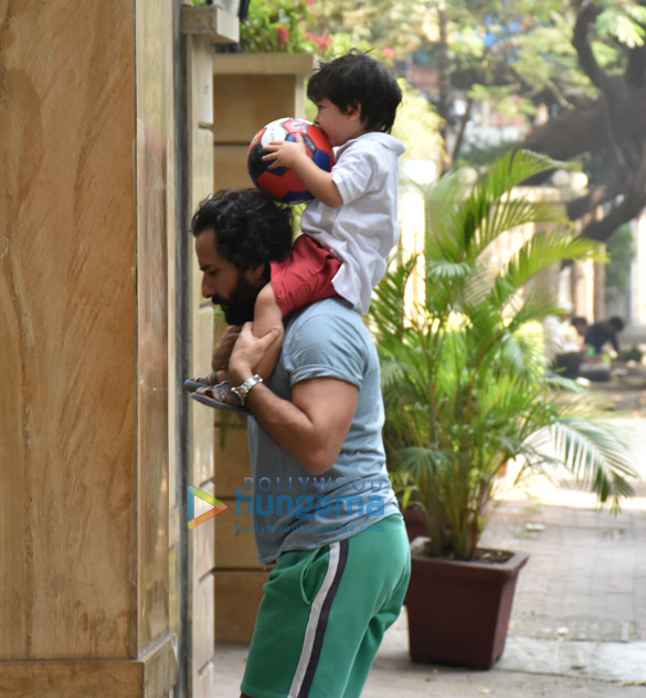 saif ali khan and taimur ali khan snapped in bandra 4 4