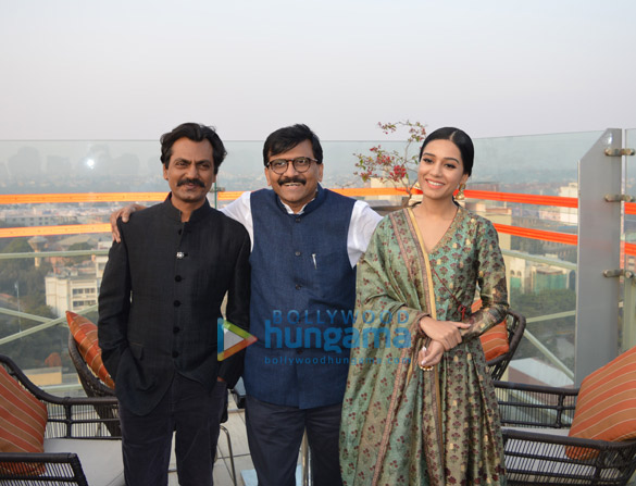 sanjay raut nawazuddin siddiqui and amrita rao snapped at press conference in lucknow for thackeray promotions 6