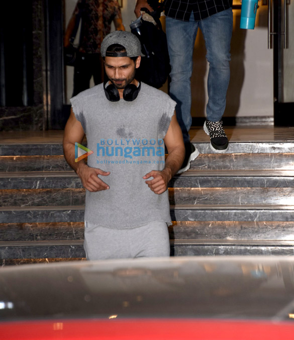 shahid kapoor spotted outside the gym 2 2