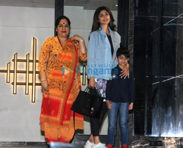 Shilpa Shetty snapped with family in Juhu Shilpa Shetty snapped with family in Juhu