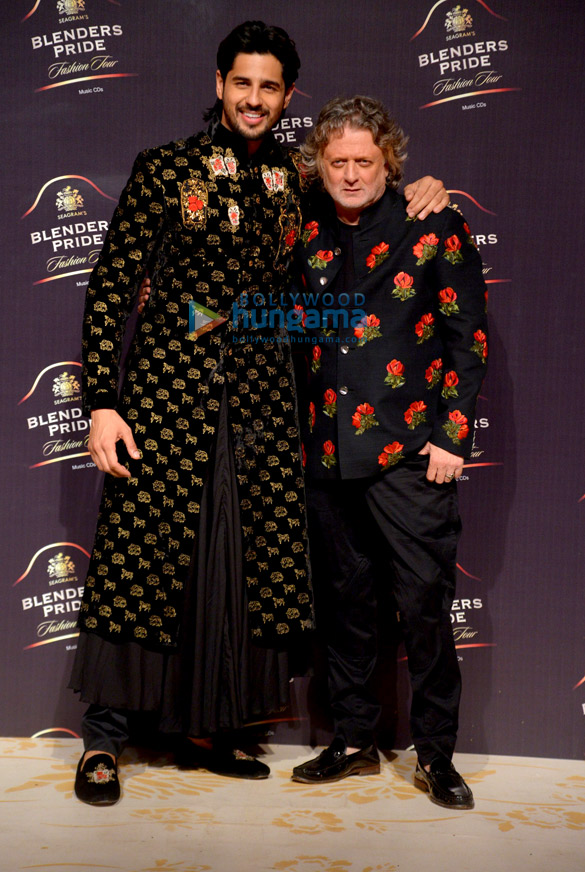 sidharth malhotra and diana penty walk the ramp for designer rohit bal at the blenders pride fashion tour 2019 5
