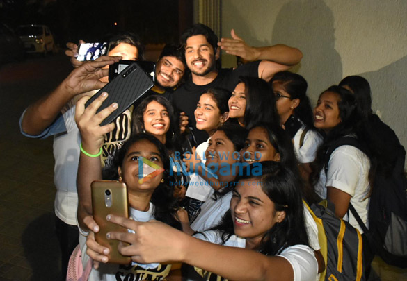 Sidharth Malhotra snapped meeting fans on his birthday