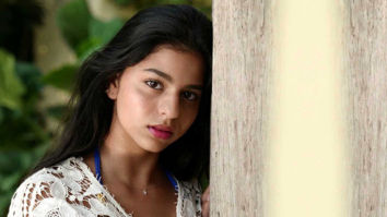 Suhana Khan can’t help but kiss this cutiepie while chilling in the pool (Watch video)