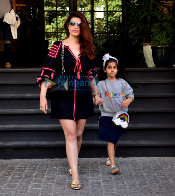 twinkle khanna neelam kothari and divya dutta spotted at soho house in juhu 1