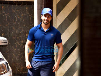 Varun Dhawan and Shahid Kapoor snapped at the gym in Juhu