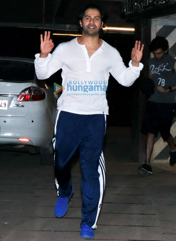 varun dhawan spotted at the gym in juhu 3 2
