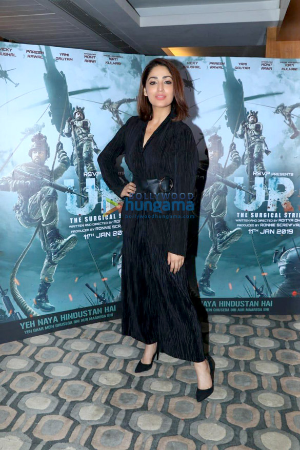 vicky kaushal and yami gautam snapped promoting uri in juhu 4