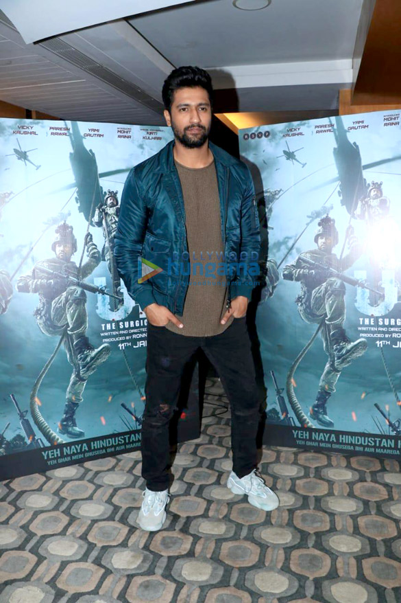 vicky kaushal and yami gautam snapped promoting uri in juhu 5