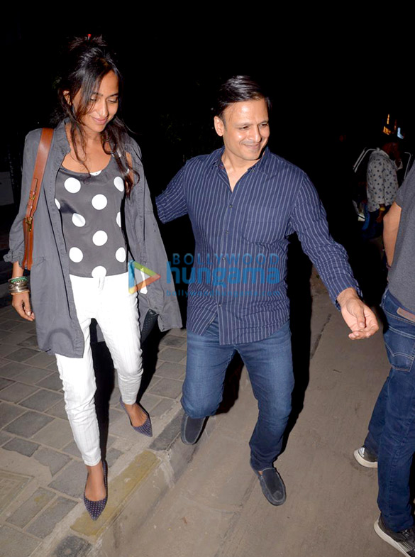 vivek oberoi snapped with his wife in juhu 3
