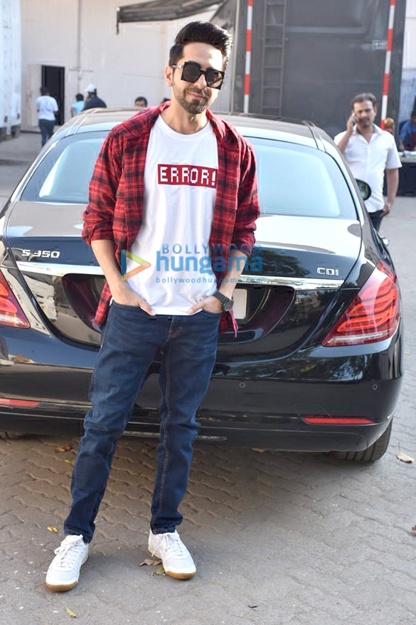 yami gautam vicky kaushal and ayushmann khurrana spotted at mehboob studio in bandra 3