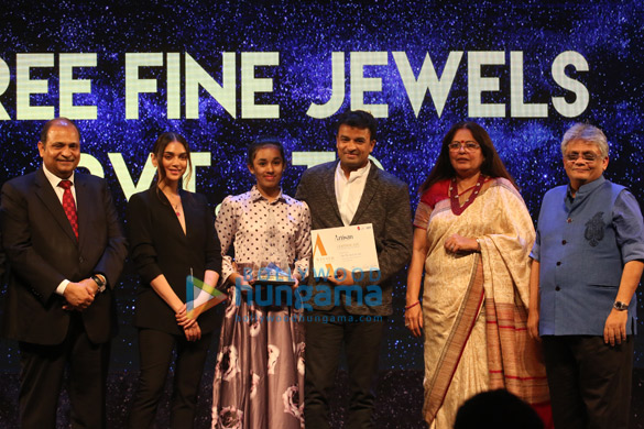 aditi rao hydari snapped attending the artisan jewellery design awards 2019 5