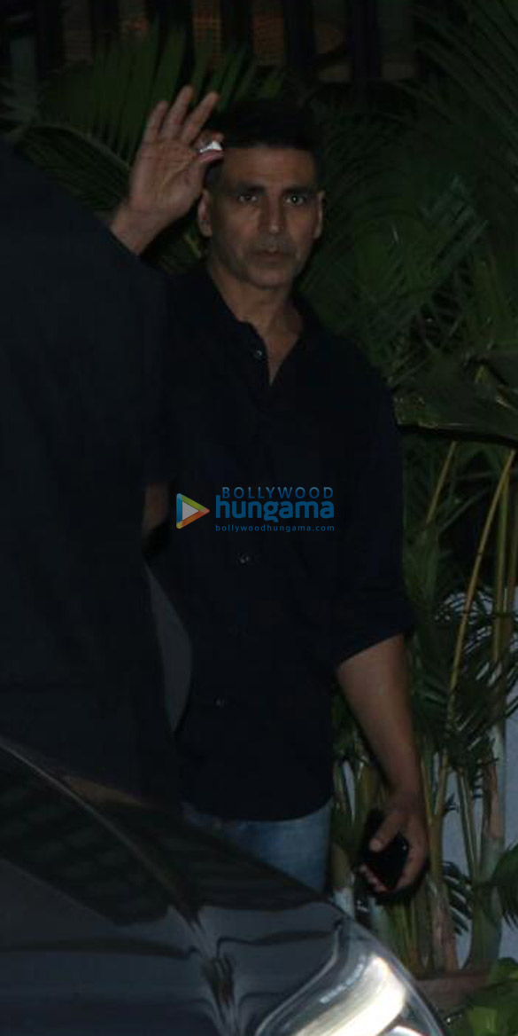 akshay kumar and twinkle khanna snapped at soho house juhu 5 2