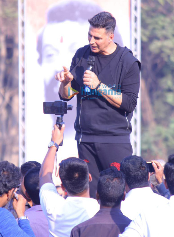 akshay kumar visits a school in thane for an event 4