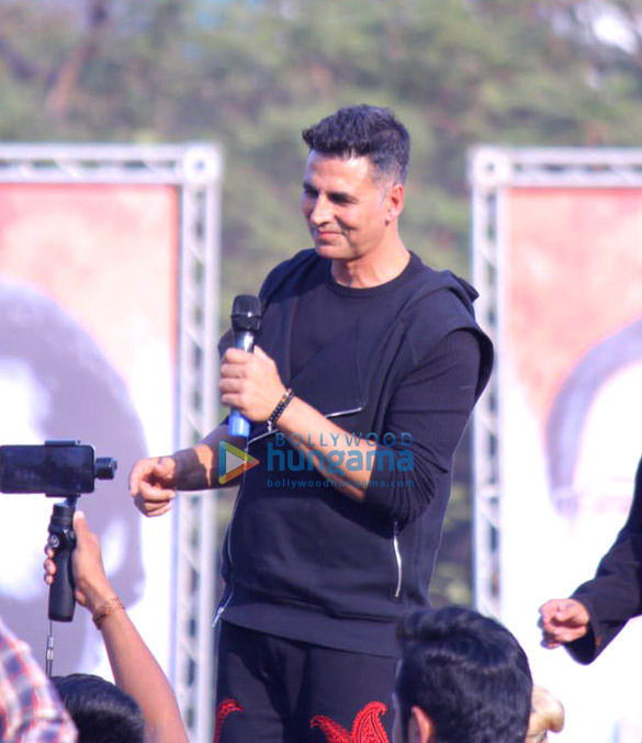 akshay kumar visits a school in thane for an event 5
