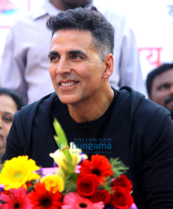akshay kumar visits a school in thane for an event 6
