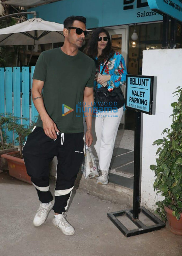 arjun rampal and gabriella demetriades spotted at bblunt salon in khar 2