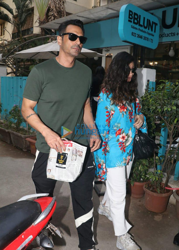 arjun rampal and gabriella demetriades spotted at bblunt salon in khar 3