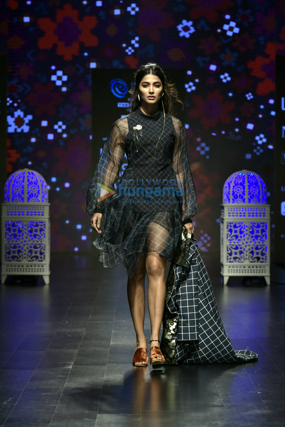 janhvi kapoor ranveer singh anil kapoor and others walk the ramp at lakme fashion week summer resort 2019 day 4 7