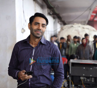 on the sets of the movie Kanpuriye