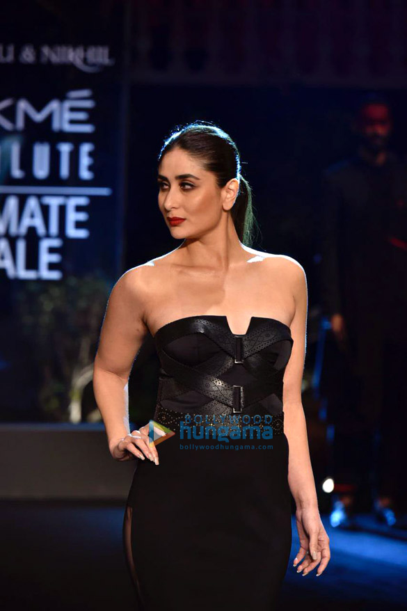 kareena kapoor khan walks the ramp at lakme fashion week summer resort 2019 day 5 3