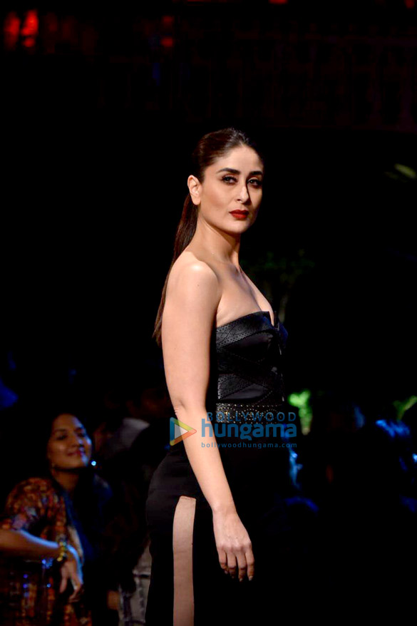 kareena kapoor khan walks the ramp at lakme fashion week summer resort 2019 day 5 6