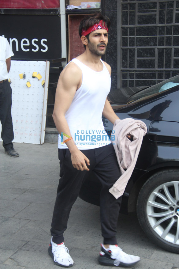 kartik aaryan snapped at the gym 2 2