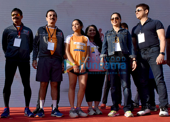 madhuri dixit graces the parinee juhu half marathon 1