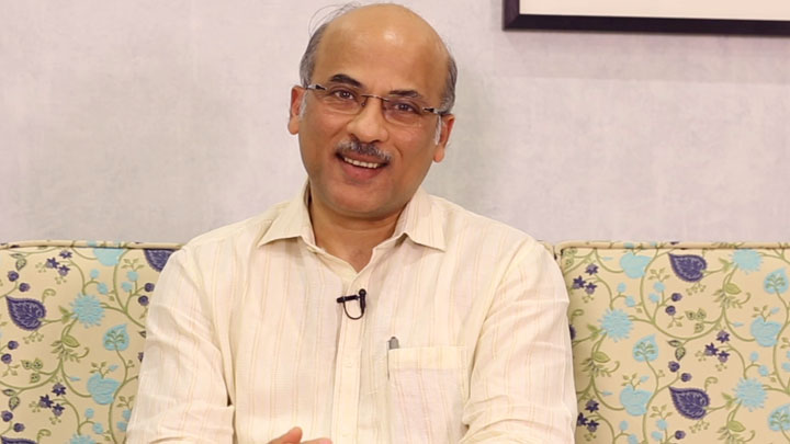 NOSTALGIC: Sooraj Barjatya’s SUPERB Rapid Fire on Salman, Madhuri, Hrithik & Shahid Kapoor