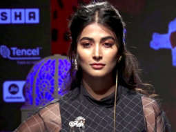 Pooja Hedge Set the RAMP for Saaksha & Kinni Show at LFW Day 4