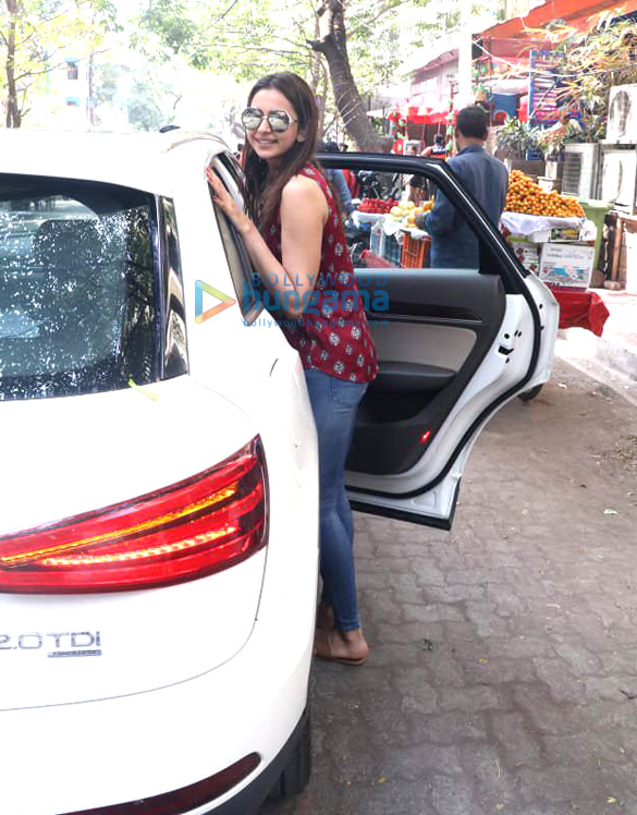 Rakul Preet Singh spotted at the Kitchen Garden, Bandra Rakul Preet Singh spotted at the Kitchen Garden, Bandra