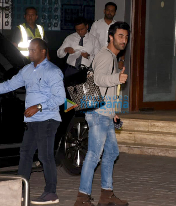 Ranbir Kapoor, Alia Bhatt, Malaika Arora and others snapped at the airport Ranbir Kapoor, Alia Bhatt, Malaika Arora and others snapped at the airport