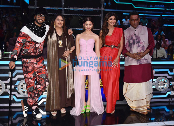 Ranveer Singh and Alia Bhatt promote Gully Boy on Super Dancer Chapter 3 Ranveer Singh and Alia Bhatt promote Gully Boy on Super Dancer Chapter 3
