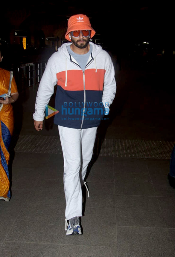 salman khan daisy shah and sonu nigam snapped at the airport4