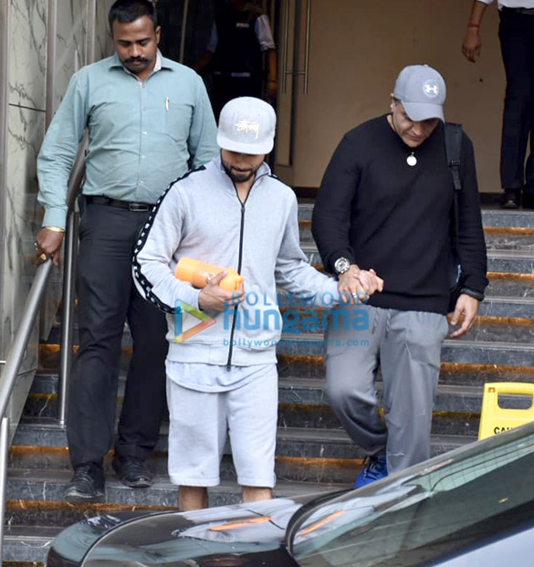 shahid kapoor spotted outside the gym in juhu 2