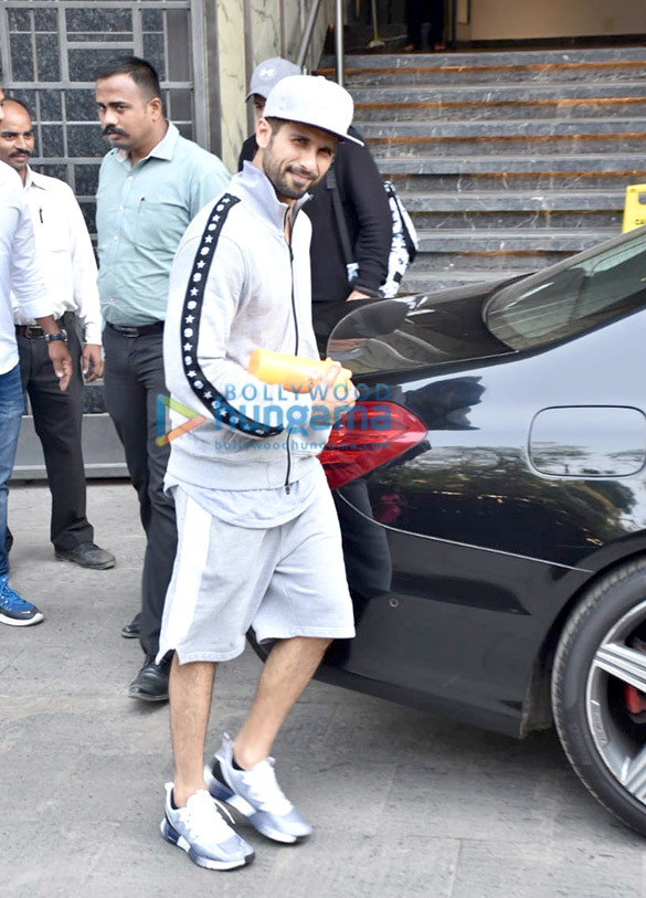 shahid kapoor spotted outside the gym in juhu 6