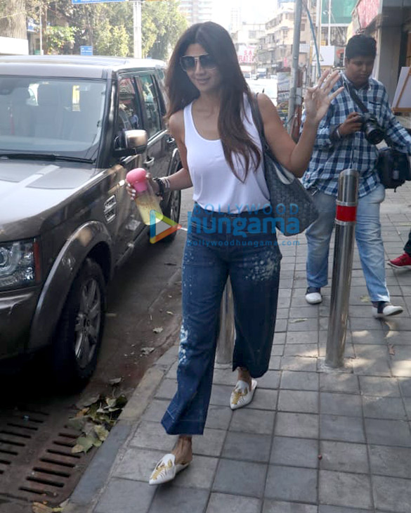 shilpa shetty and ishaan khatter spotted in khar 5