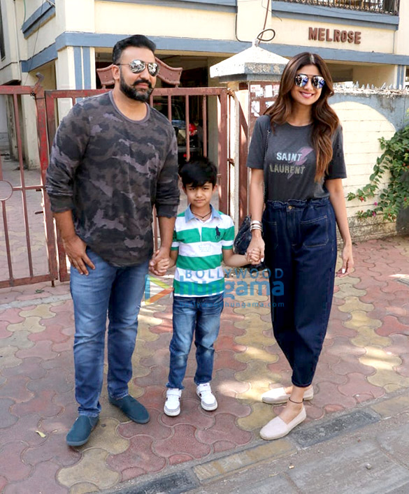 shilpa shetty snapped with family at farmers cafe 4