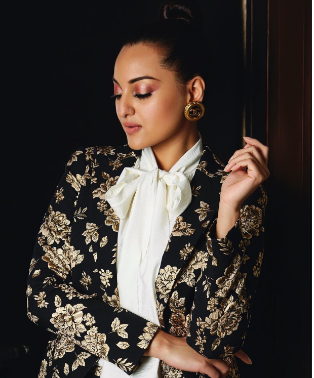 Sonakshi Sinha in Michelle Mason for Brand Vision Awards 2019 (2)