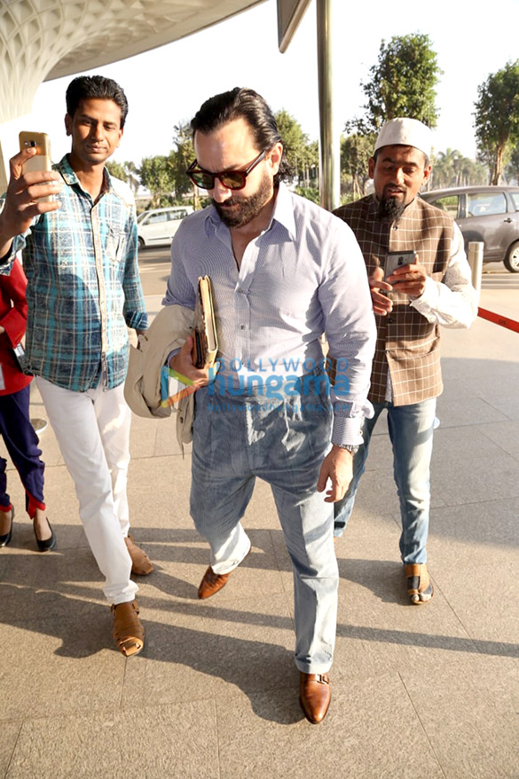urvashi rautela saif ali khan manisha koirala and karisma kapoor snapped at the airport 5
