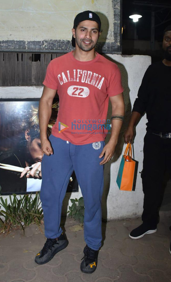 Varun Dhawan spotted at Hakim’s Aalim salon in Versova Varun Dhawan spotted at Hakim’s Aalim salon in Versova