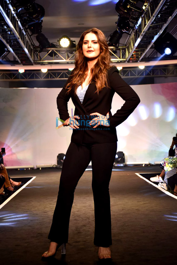 zareen khan at lingerie plus size fashion show 1