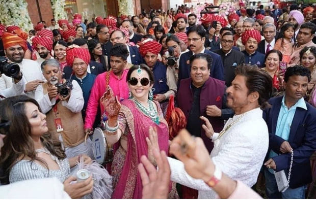 Akash Ambani - Shloka Mehta Wedding: Shah Rukh Khan, Ranbir Kapoor, Karan Johar burn the dance floor, Priyanka Chopra and Aishwarya Rai Bachchan's gossip session goes viral