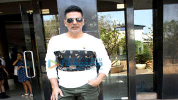 Akshay Kumar snapped promoting Kesari at Novotel in Juhu