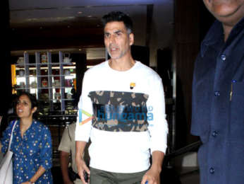 Akshay Kumar snapped promoting Kesari at Novotel in Juhu