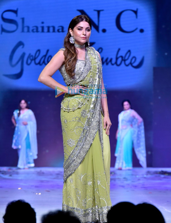 celebs grace abu jani and sandeep khoslas fashion show 5 2